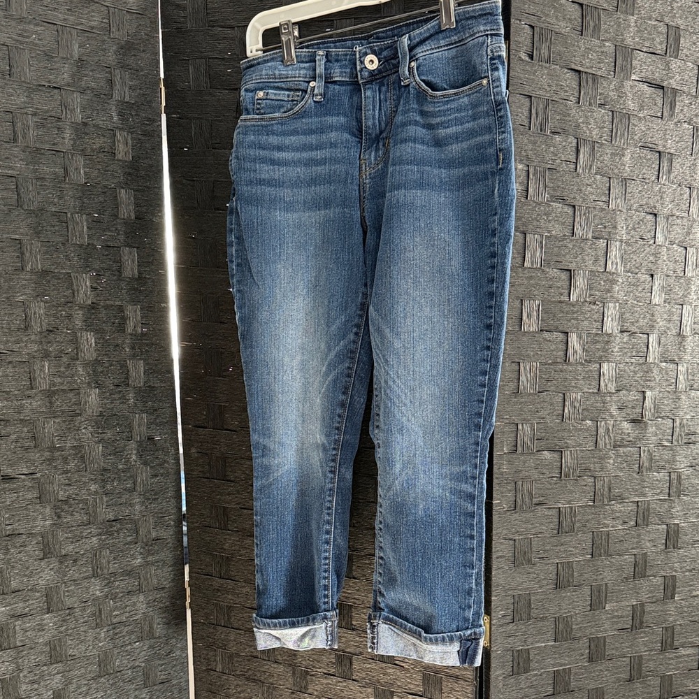 Levi's Women's Cropped Jeans in Blue